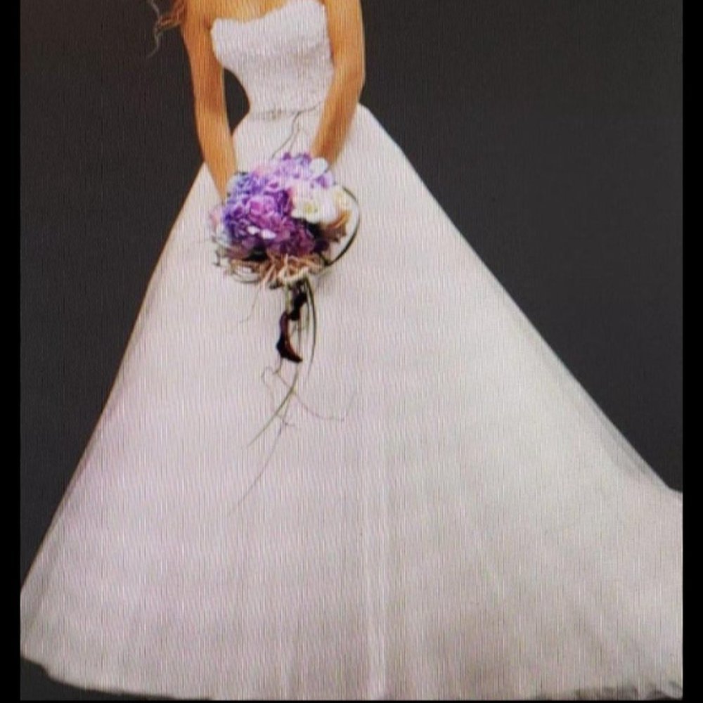NWOT White Strapless/Bandage/Flower Bodice Tulle Ball Gown